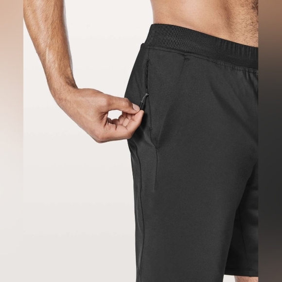 Lululemon Men's Shorts Fundamental Short 9" in Black Size XL Activewear - Picture 1 of 7